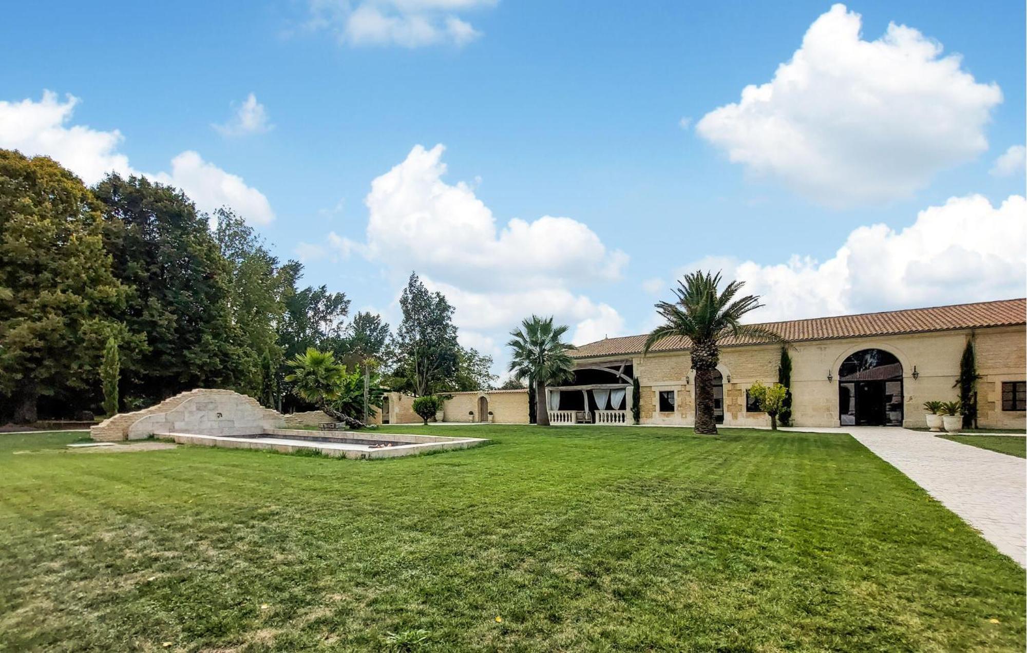 Nice Home In Saint-Julien-De-Lesca Exterior photo